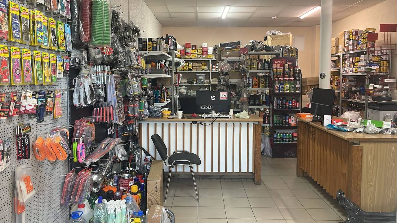 АвтоМотоДеталь — витрина магазина авто‑мото запчастей